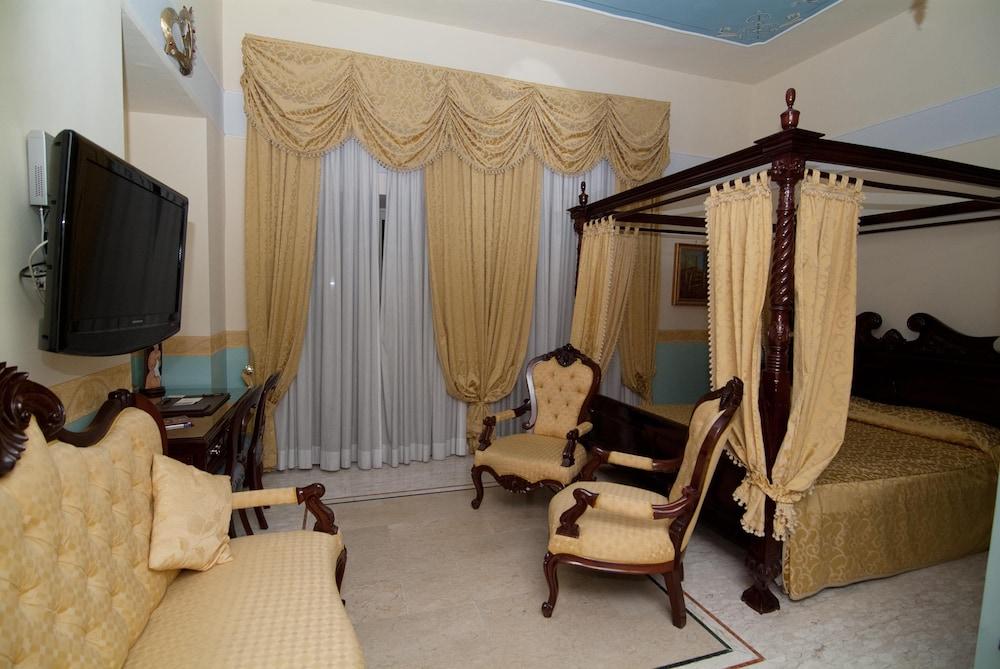 อาร์ต รีสอร์ต แกลเลอเรีย อุมแบร์โต Hotel เนเปิลส์ ภายนอก รูปภาพ